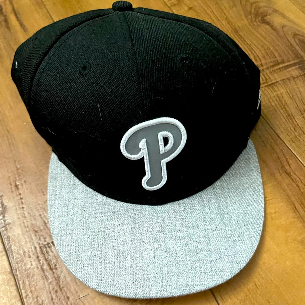 Black and grey Phillies cap!